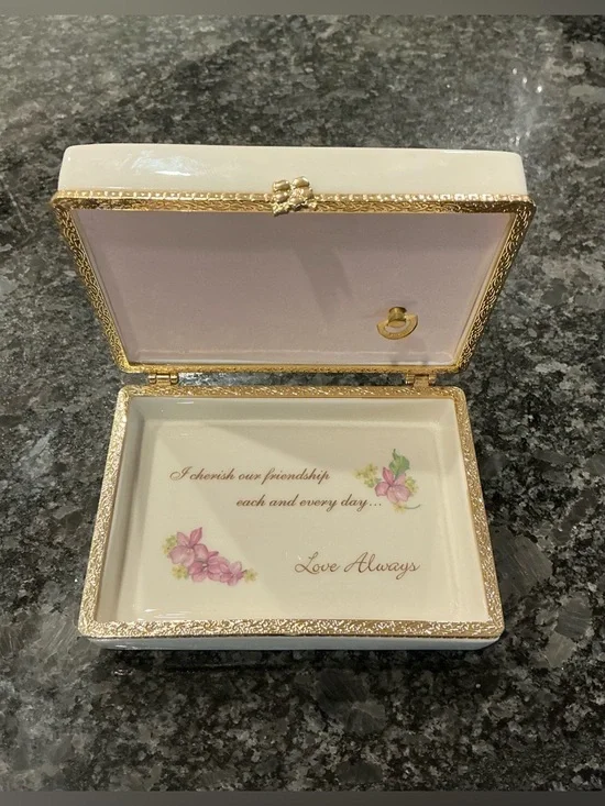 Heirloom Porcelain 'To a Special Friend' Music Box - Picture 3 of 5